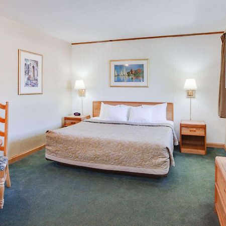 Super 8 Beachfront By Wyndham Mackinaw City, Mi Εξωτερικό φωτογραφία