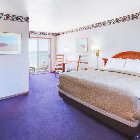 Super 8 Beachfront By Wyndham Mackinaw City, Mi Εξωτερικό φωτογραφία