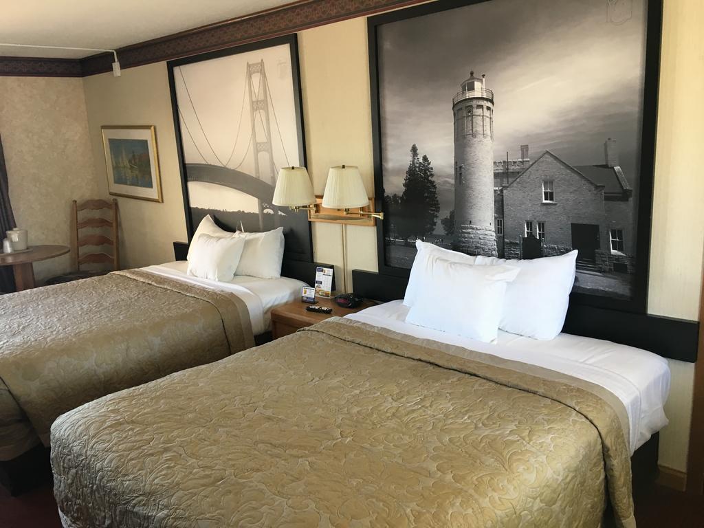 Super 8 Beachfront By Wyndham Mackinaw City, Mi Εξωτερικό φωτογραφία