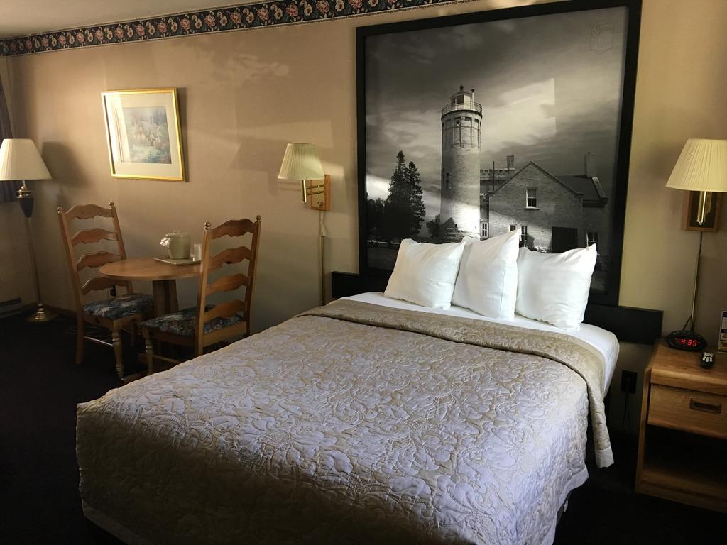 Super 8 Beachfront By Wyndham Mackinaw City, Mi Εξωτερικό φωτογραφία