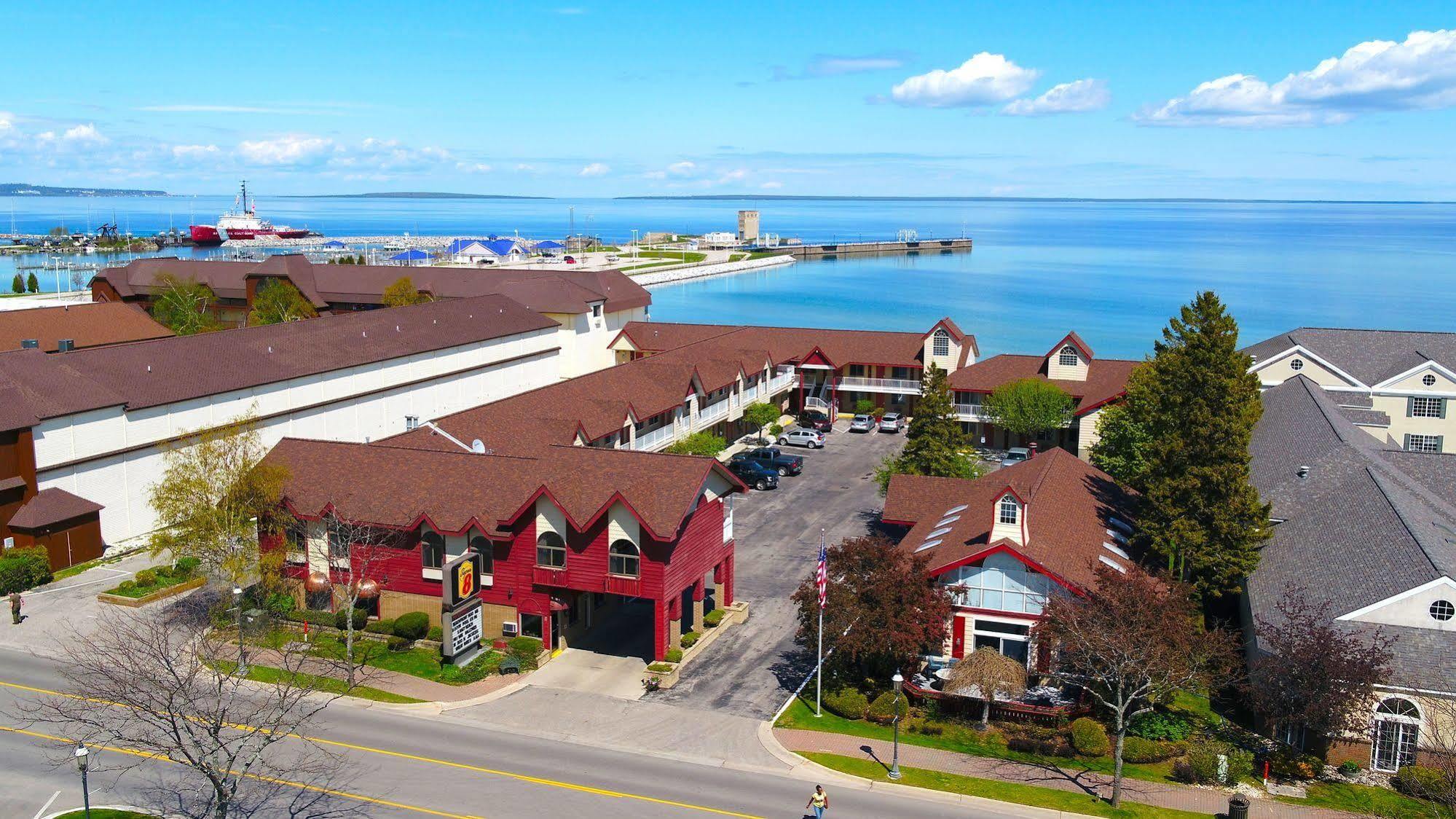 Super 8 Beachfront By Wyndham Mackinaw City, Mi Εξωτερικό φωτογραφία