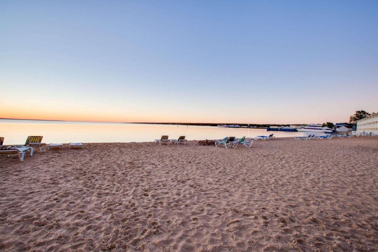 Super 8 Beachfront By Wyndham Mackinaw City, Mi Εξωτερικό φωτογραφία