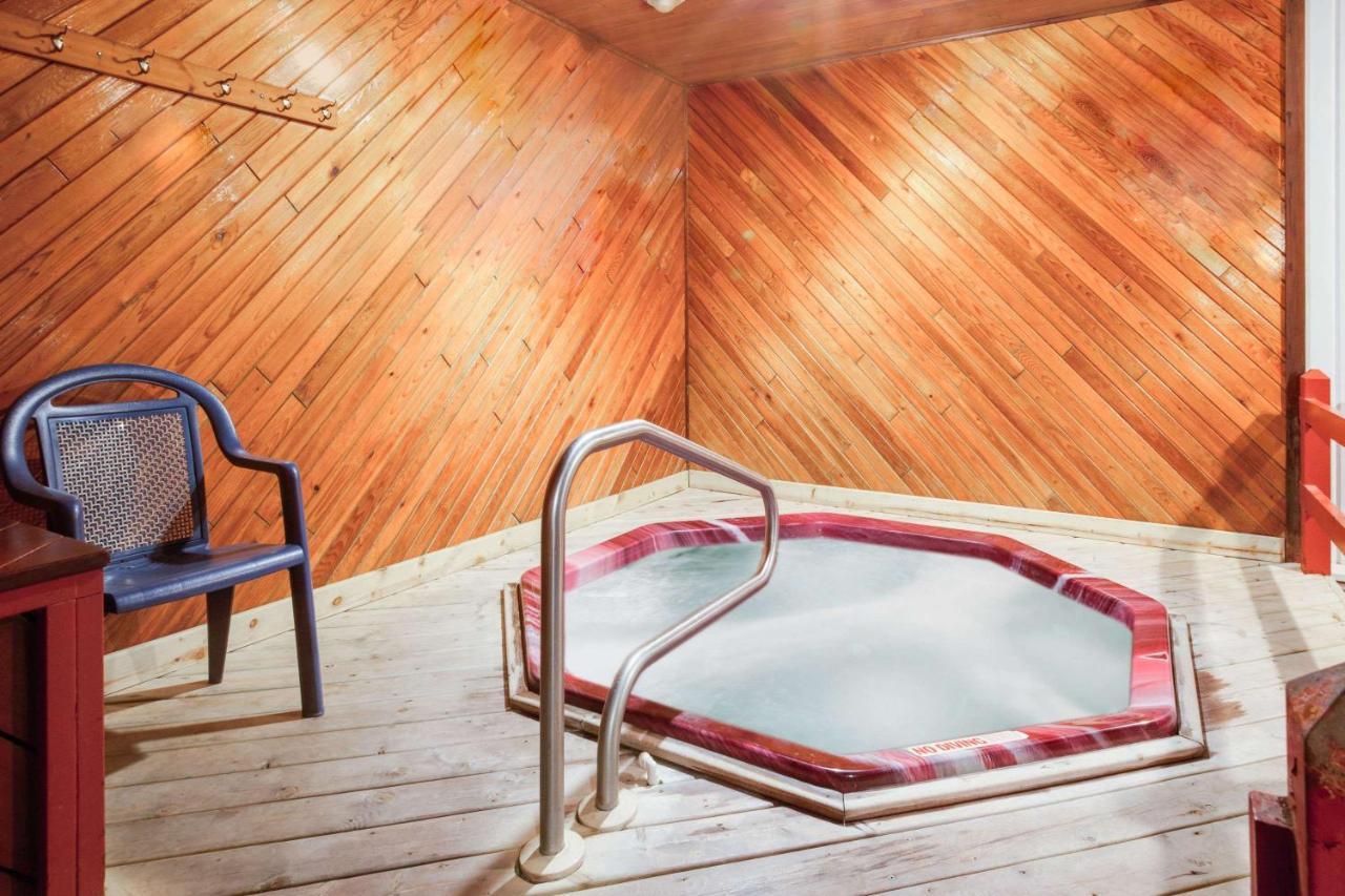 Super 8 Beachfront By Wyndham Mackinaw City, Mi Εξωτερικό φωτογραφία