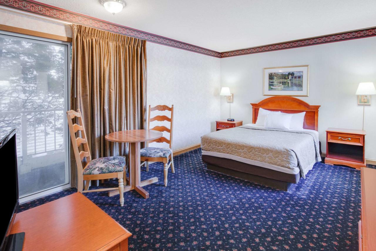 Super 8 Beachfront By Wyndham Mackinaw City, Mi Εξωτερικό φωτογραφία