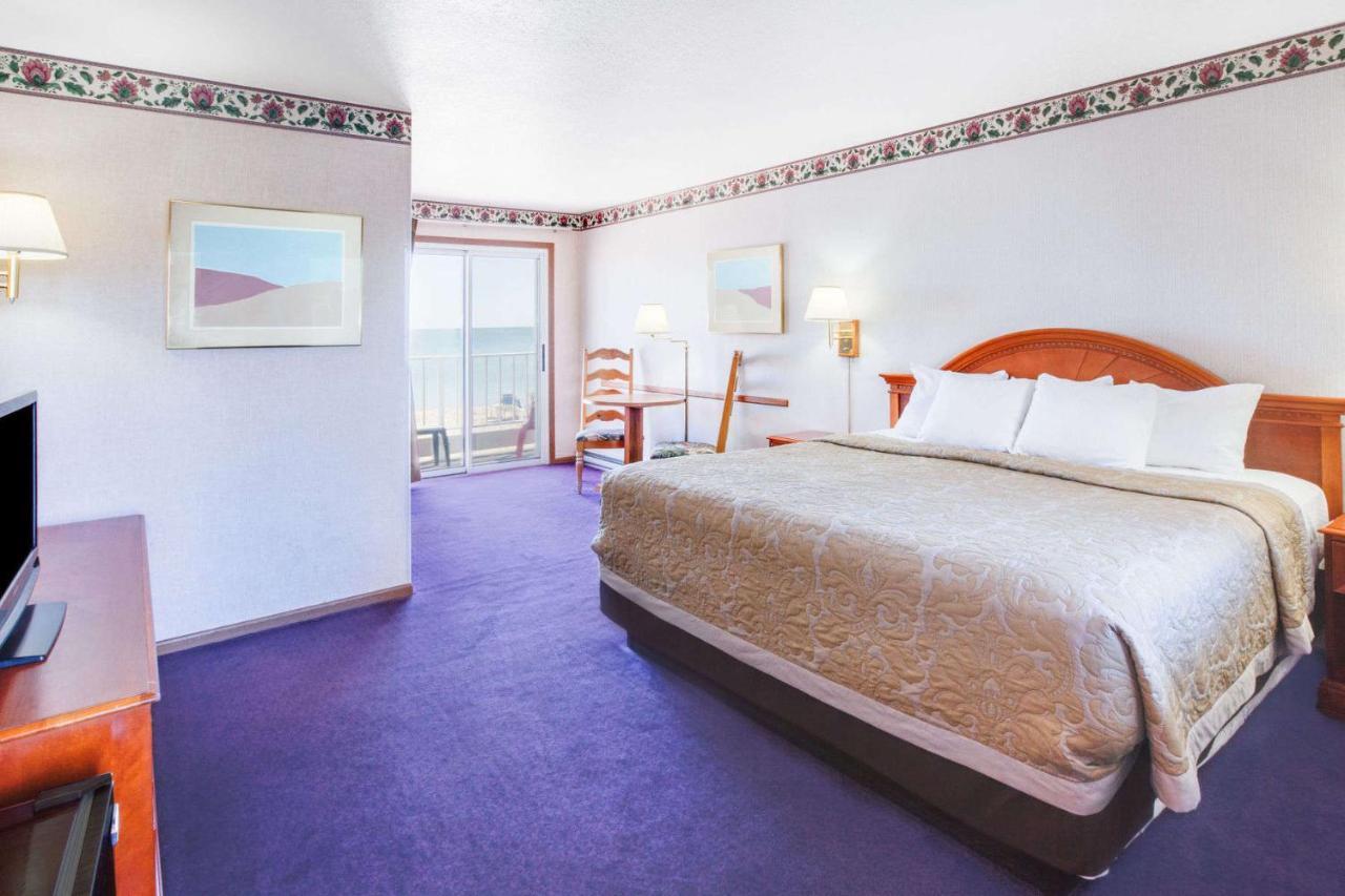 Super 8 Beachfront By Wyndham Mackinaw City, Mi Εξωτερικό φωτογραφία